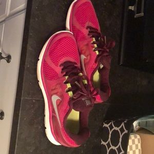 Women’s Nike sneakers